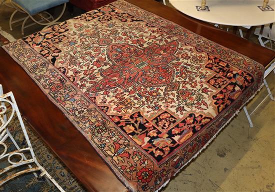 A fine 19th century Persian Ferahan Sarouk cream ground rug, 140 x 102cm 139 x 102cm